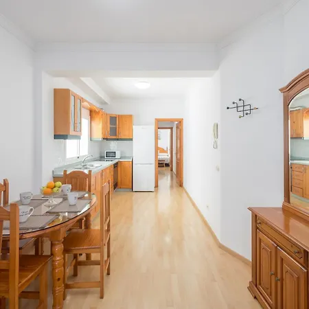 Cool Flat - Parking & Mountain Views