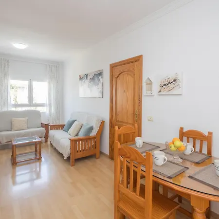 Cool Flat - Parking & Mountain Views *